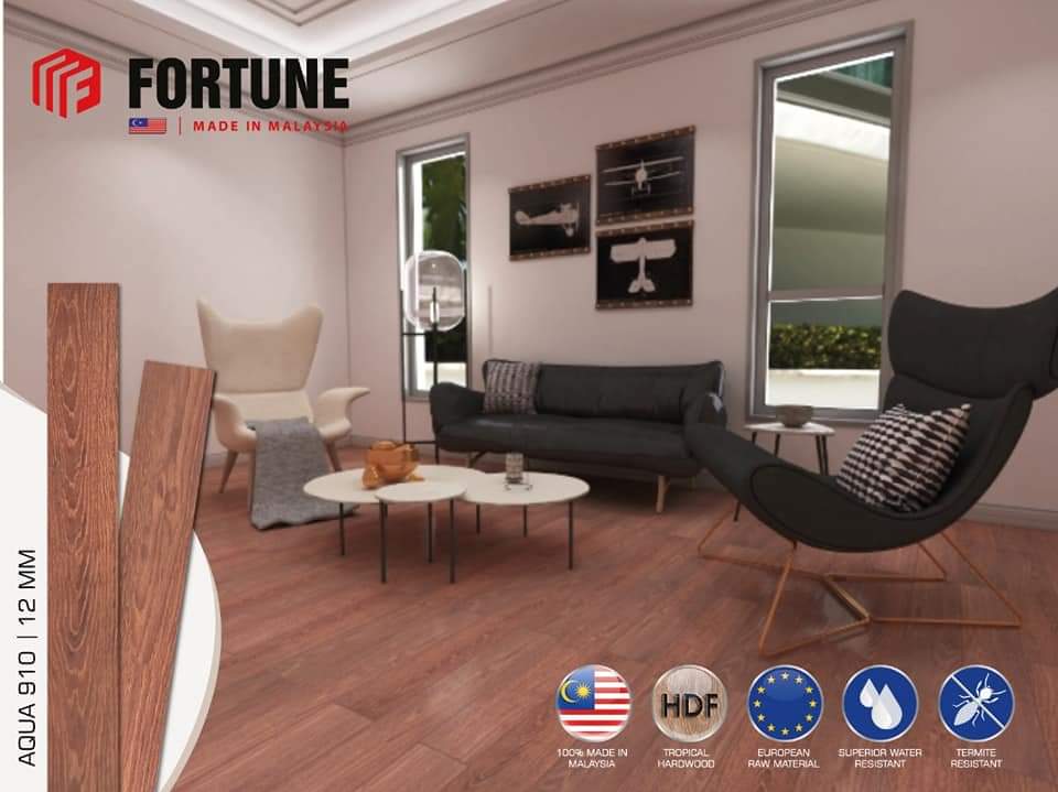Phòng khách hoàn thiện sàn gỗ Fortune 12mm cao cấp
