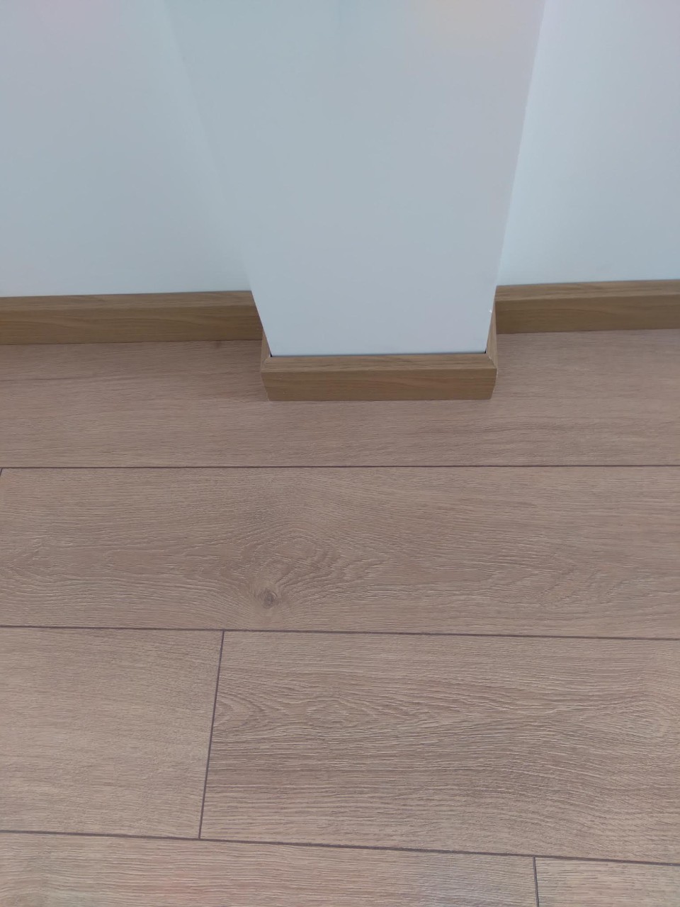 Vân gỗ Artfloor AR001 Register 8mm chi tiết bề mặt