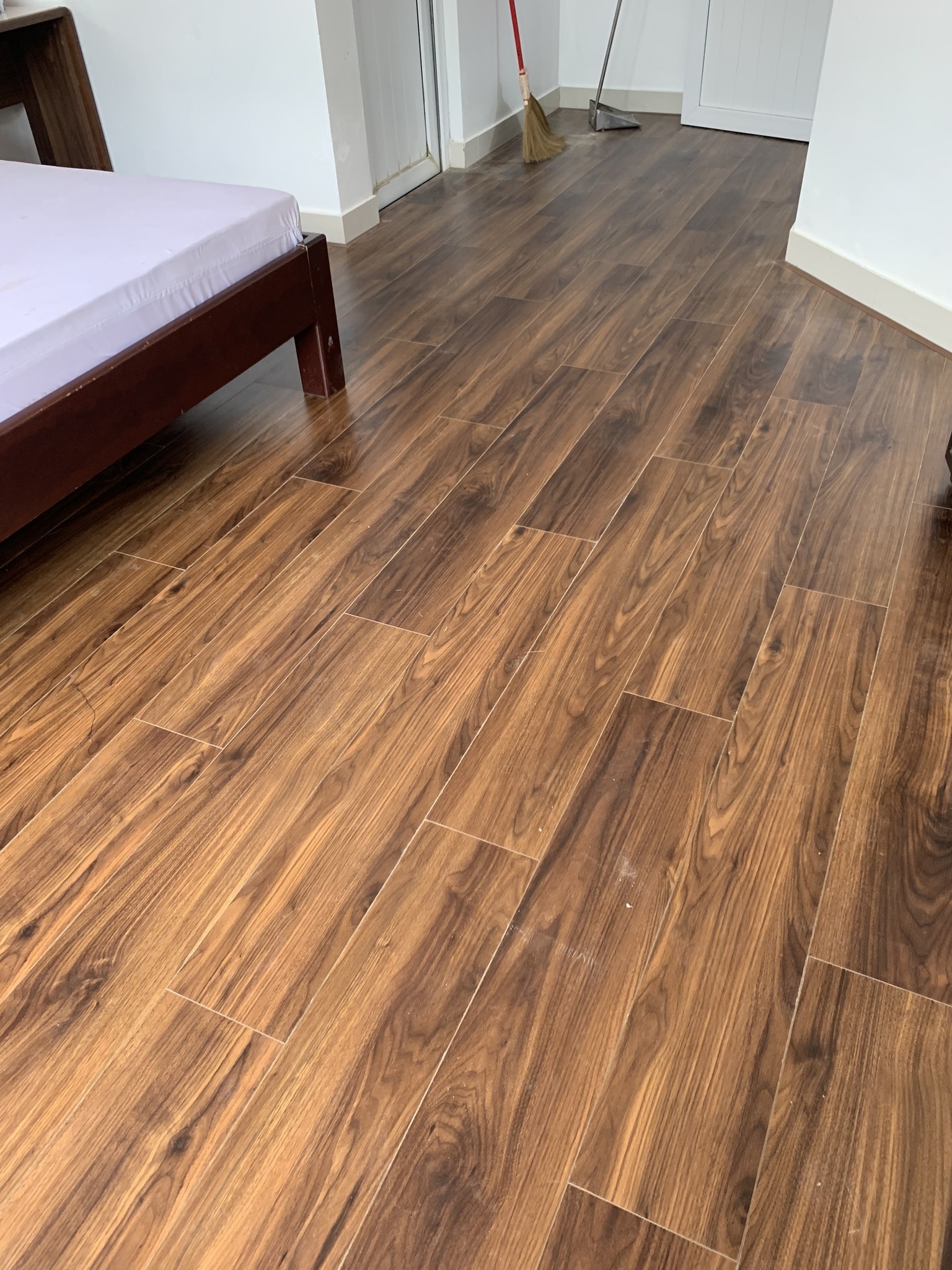 Mẫu sàn Hamilton 12mm tại showroom SGTN