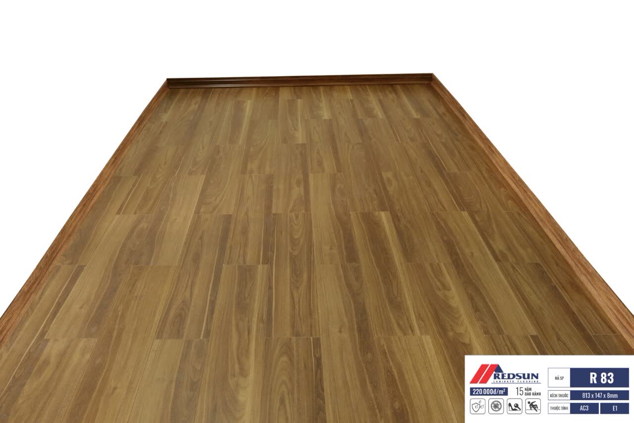 Cận cảnh vân sàn gỗ Redsun 813x147 8mm