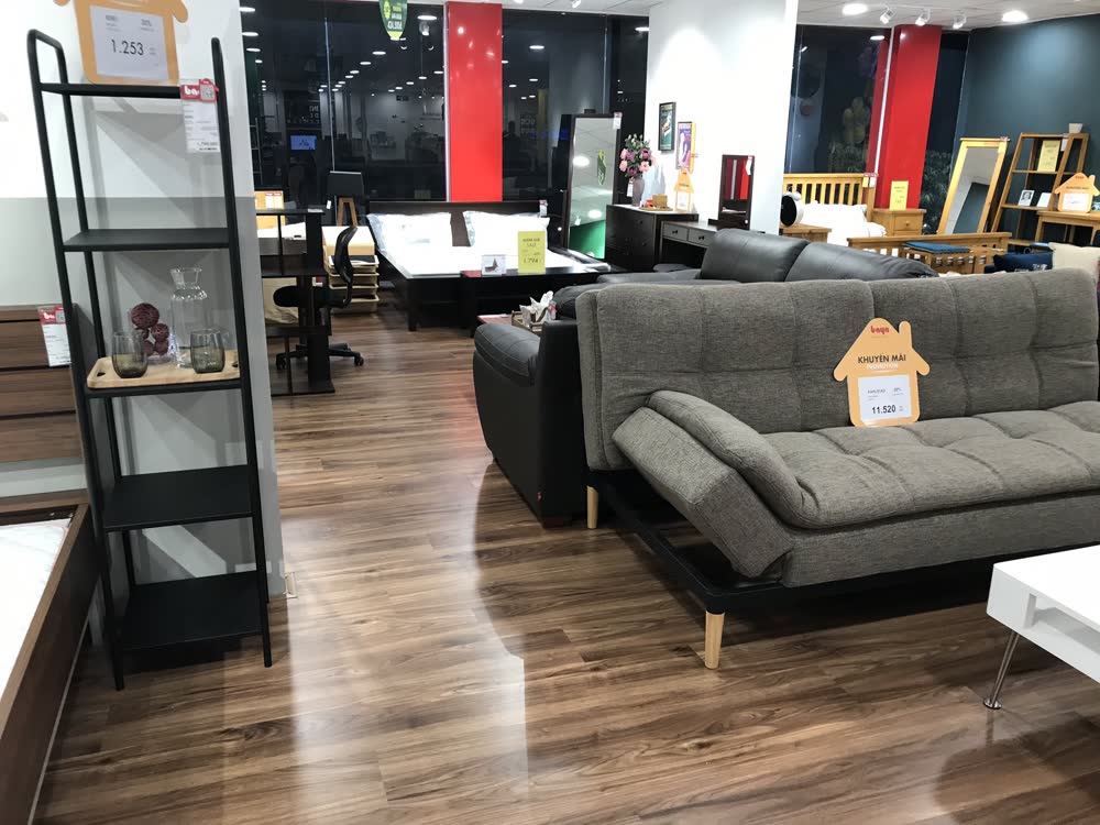 Cận cảnh vân gỗ mộc mạc và hèm khóa sàn gỗ Lamton Rustic