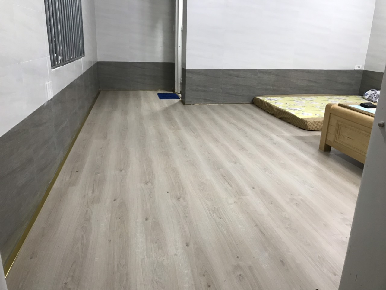 Xốp lót Silent Walk 2mm dưới sàn gỗ chống nước thi công tại TP.HCM