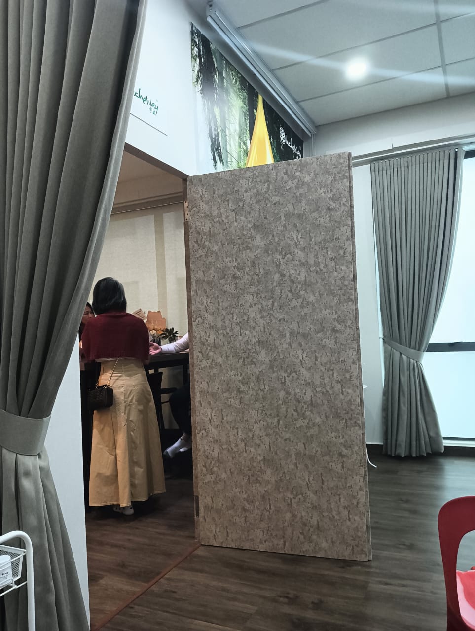 Mẫu họa tiết Art Design dùng cho khu tiếp khách và sảnh nhà xưởng