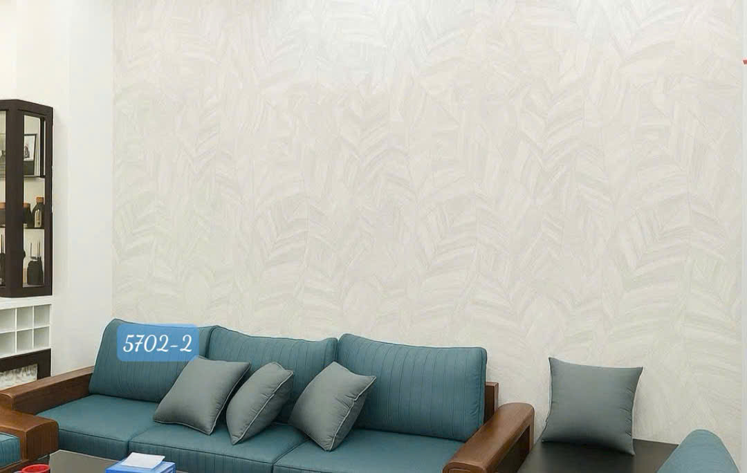 Showroom Sàn Gỗ Thiên Ngân trưng bày mẫu giấy dán tường màu vàng