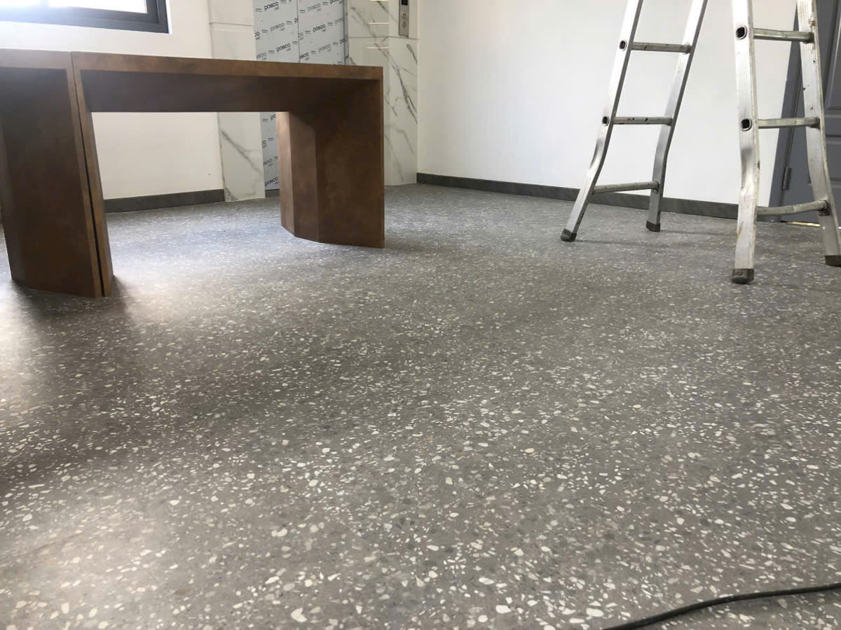 Sàn gỗ công nghiệp dán keo epoxy hoàn thiện tại công trình Sàn Gỗ Thiên Ngân