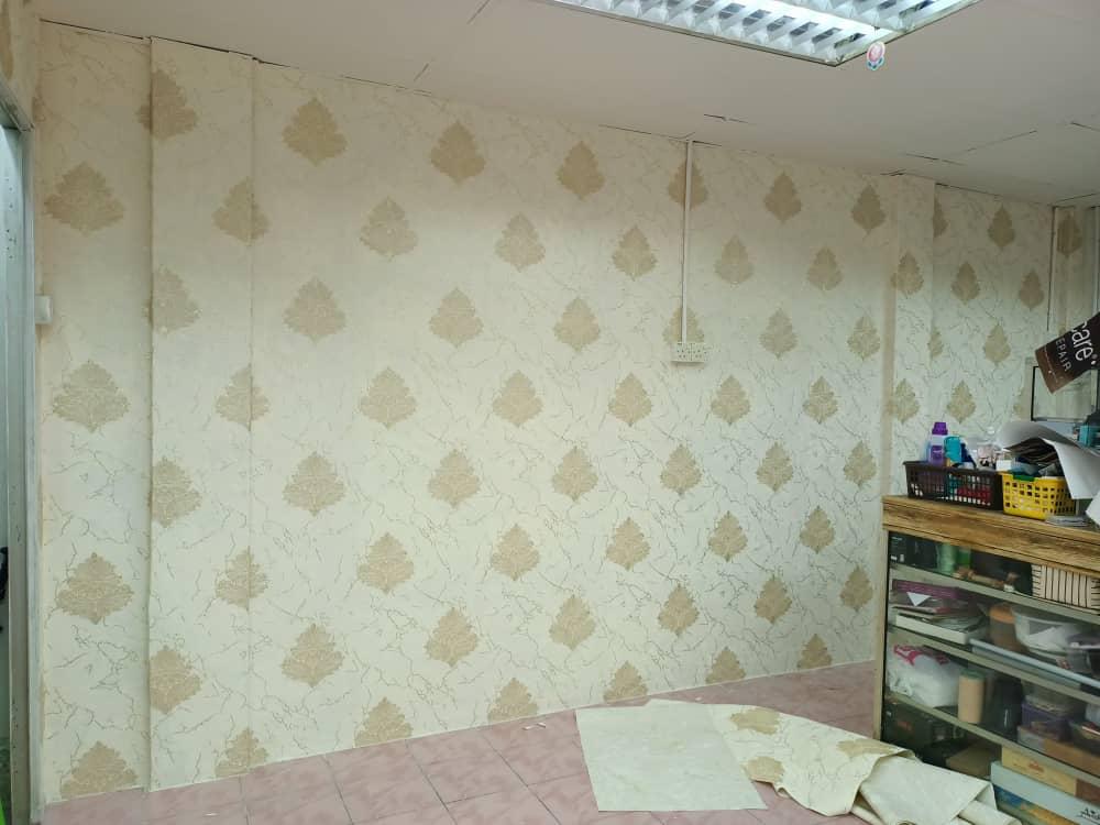 Giấy dán tường phòng khách nhà thuê - tone trầm vintage LUXURY 85082 dễ phối nội thất