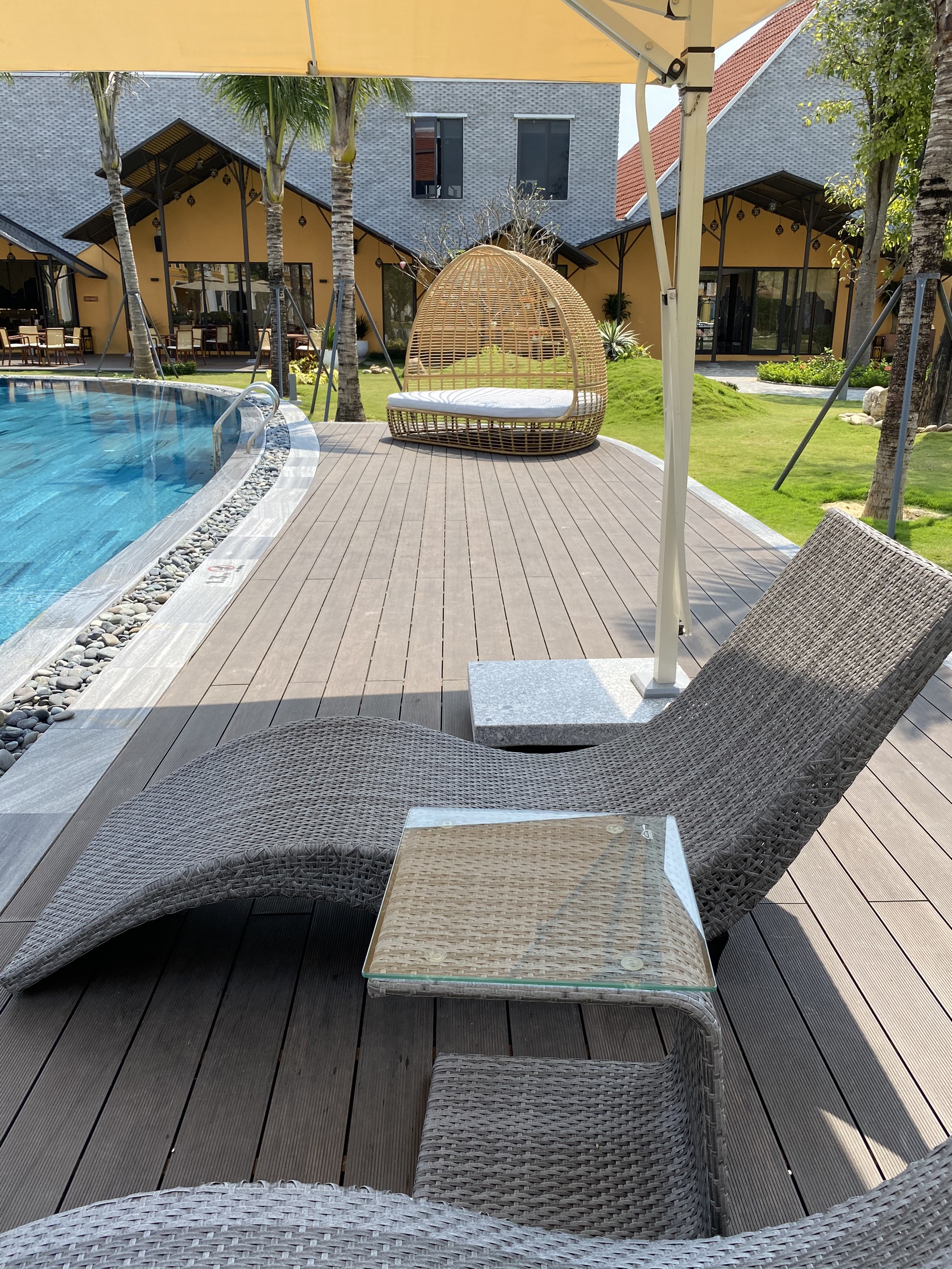 Sàn gỗ nhựa ngoài trời cho sân vườn biệt thự - màu nâu tự nhiên DK14020R
